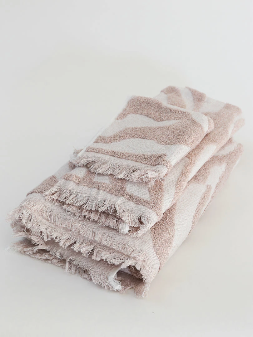 Inspire Me! Home Decor Blush Pink Heathered Stripe Towel (3 Sizes) 5 Inspire Me! Home Decor Blush Pink Heathered Stripe Towel (3 Sizes)
