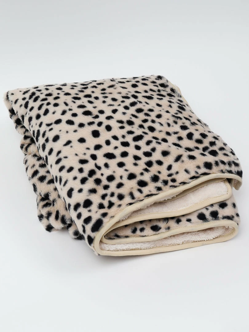 Inspire Me! Home Decor Leopard Faux Fur Cozy Throw 5 Inspire Me! Home Decor Leopard Faux Fur Cozy Throw